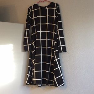 Flare cut black and white dress